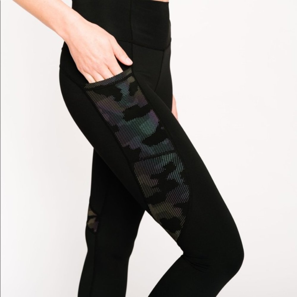 Zyia Active Black Camo Reflective Pocket Brilliant Hi-Rise Capri I 6-8 - Picture 1 of 4